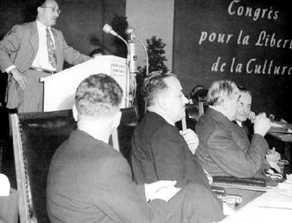 Sydney Hook abre el Congreso por la Libertad dee.cu la Cultura. Foto: Tomada de cubadebate.cu Congreso por la Libertad de la Cultura: Un engendro de la CIA