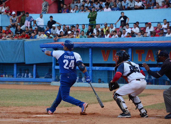 Foto: Rodolfo Blanco Cué / ACN Industriales propina segunda barrida consecutiva a los Toros