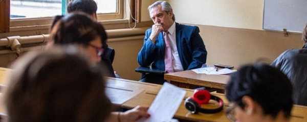 El nuevo presidente argentino sigue dando clases
