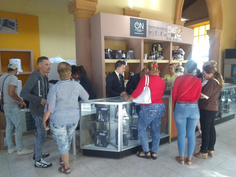 Fotos: Carmen Luisa Hernández Loredo/ Adelante Comercializan en Camagüey con monedas libremente convertibles