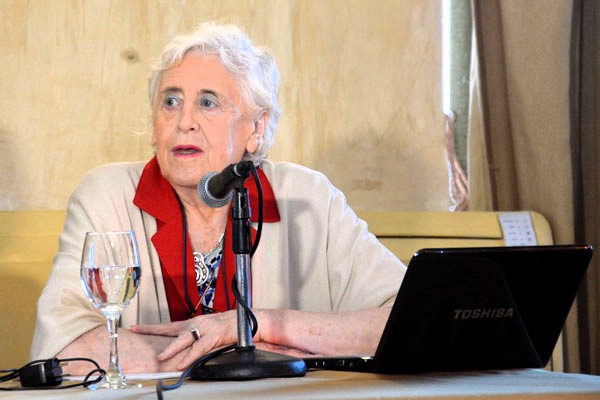 Stella Calloni, periodista, escritora y analista argentina expuso su tesis sobre Guerra contrainsurgente, ejércitos mediáticos, respuestas descolonizadoras y resistencia de la comunicación en el siglo XXI. Foto: Tomada de acn.cu Alertan sobre efectos del aparato propagandístico de EE.UU.