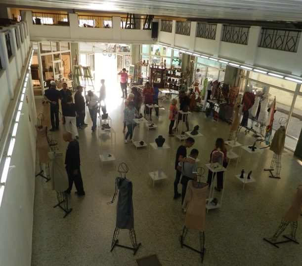 Foto: Del Autor En la Galería Midas exposición de Bisutería y Alambrismo