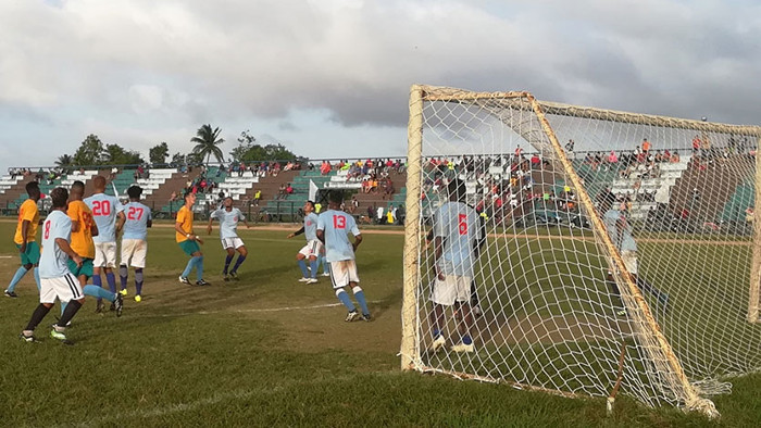Mario Martín Martín/Periódico Invasor Miuras caen ante Tiburones en la segunda fecha de la Liga