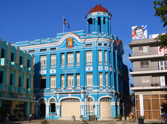 Desde el 2014 apreciamos otro de sus proyectos: la remodelación del edificio de la antigua Sociedad Santa Cecilia de Camagüey, convertido en centro de eventos.