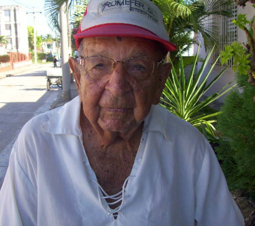 Blas, el autor de esta historia de vida. Foto: Del autor y fotocopia de Alejandro Bonet Piñón Un espacio para Adelante en el corazón de Blas