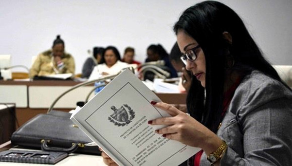 Foto: Tomada de cubadate.cu Pondrán a la venta tabloide con nueva Constitución de la República