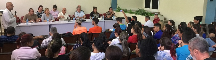 Homero Acosta dialoga sobre la Constitución con universitarios camagüeyanos