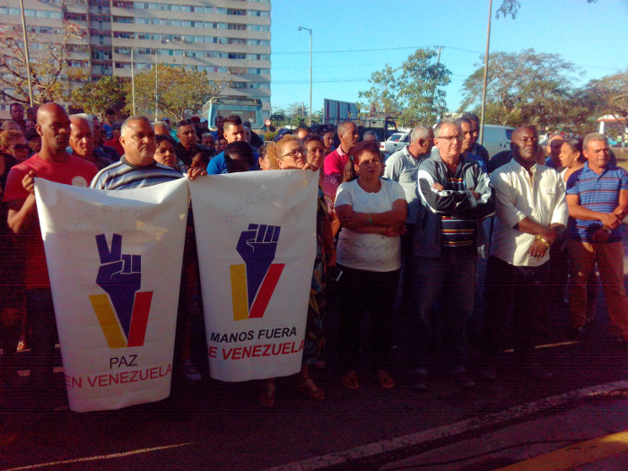 Fotos: De la autora Camagüeyanos firman a favor de la paz y la no agresión contra Venezuela