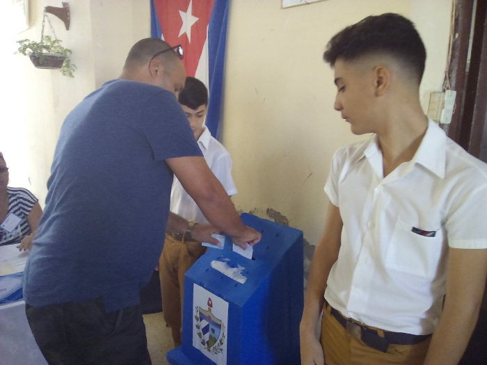 Kenny vota por la Patria. Foto: Del Autor Camagüey vota por el futuro