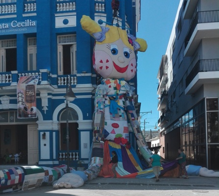 Photo: Dania Díaz Socarrás (RCA) The world´s largest rag doll on exhibition in Camagüey