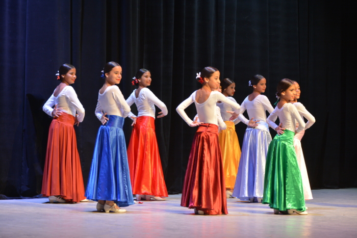 Artistas aficionados festejan el cumpleaños de la ciudad