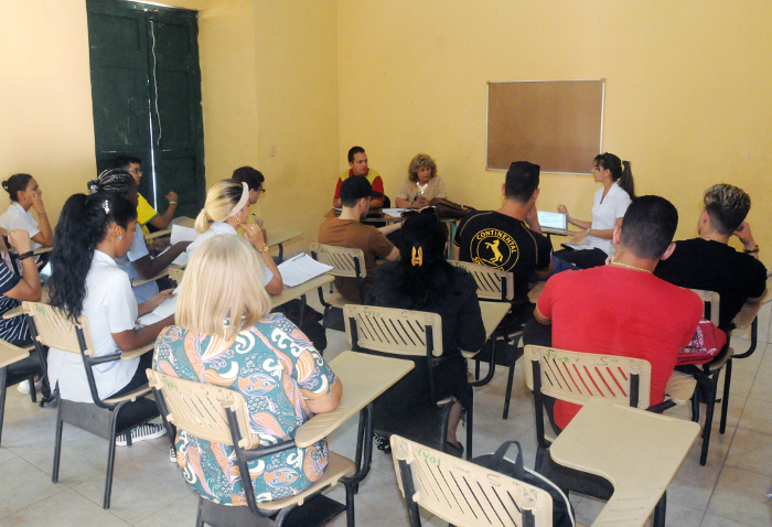 Sesiona primer día del Taller Histo Camagüey