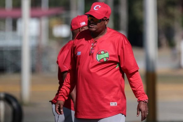 Pablo Civil during the training of the Lumberjacks at the Jairman Field of the City of Knowledge, in Panama City, in the framework of the Caribbean Series. Photo: Roberto Morejon Rodríguez/JIT Newspaper. Baseball: Cuba will play Mexico in Serie del Caribe today