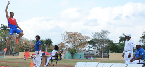 A saltos vuelve el atletismo cubano a Camagüey