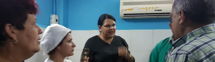 Visita Mercedes López Acea unidades de Comercio y la Universidad 
