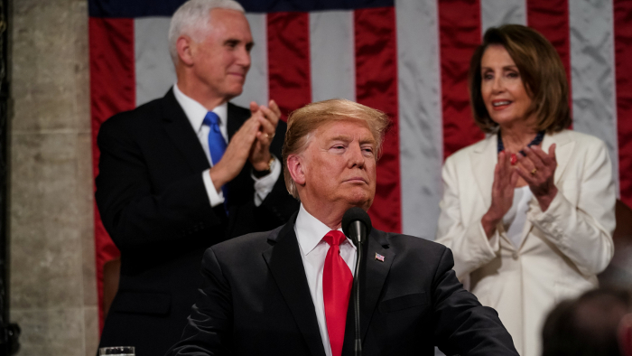 Donald Trump es aplaudido por el vicepresidente estadounidense, Mike Pence, y la presidenta del Congreso, Nancy Pelosi. Foto: Tomada de infobae.com Lo que dejó el discurso de Trump
