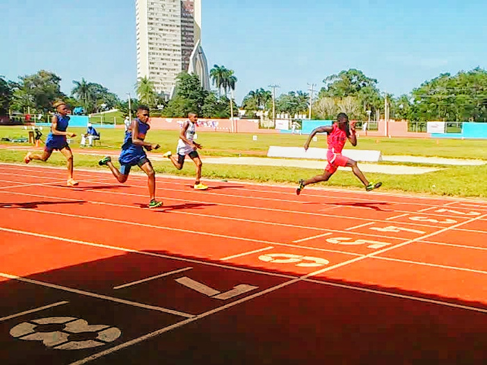 Foto: Del autor Atletismo escolar en la meta