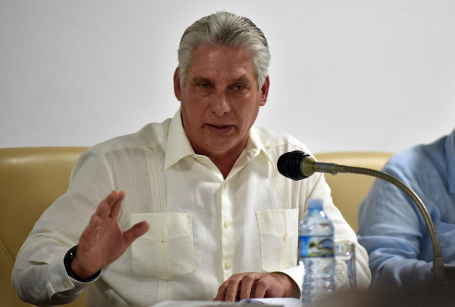 Díaz-Canel asiste a sesión de comisión parlamentaria de Asuntos Económicos