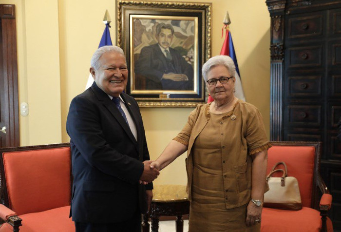 Foto: Tomada de radiorebelde.cu Gladys Bejerano sostuvo encuentro con Sánchez Cerén