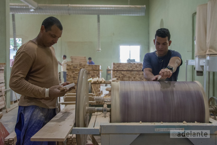 Foto: Leandro Pérez Pérez/Adelante Camagüey revitaliza producción de muebles
