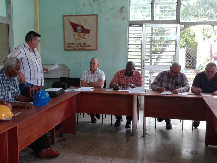 Photo: Juan Mendoza Medina/ Radio Cadena Agramonte Salvador Valdés urges to intensify the production of food