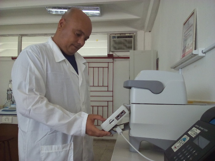 Foto: Del autor Amílcar Arenal: “la Bioquímica es mi universo”