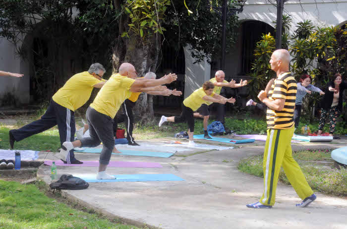 Simposio de yoga: primer paso del largo camino /camaguey