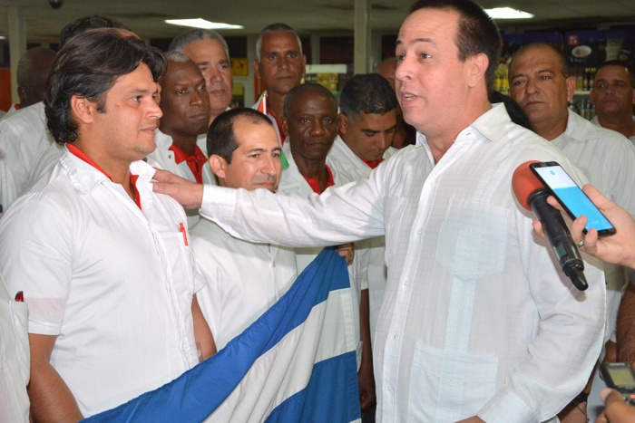 The Cuban Minister of Public Health, José Ángel Portal, talks with members of the Cuban medical brigade of the International Contingent of Physicians Specialized in Situations of Disasters and Serious Epidemics, Henry Reeve, who was on a mission in Mozambique, during the welcoming ceremony at the José Martí International Airport. Photo: Carlos Vanega Verdecia/ACN Díaz-Canel warmly welcomes on Twitter Cuban medical brigade
