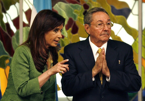 Durante el encuentro, ambos mandatarios abordaron temas de la agenda regional e internacional. Foto: Tomada de cubadate.cu Raúl y Díaz-Canel reciberon a Cristina Fernández