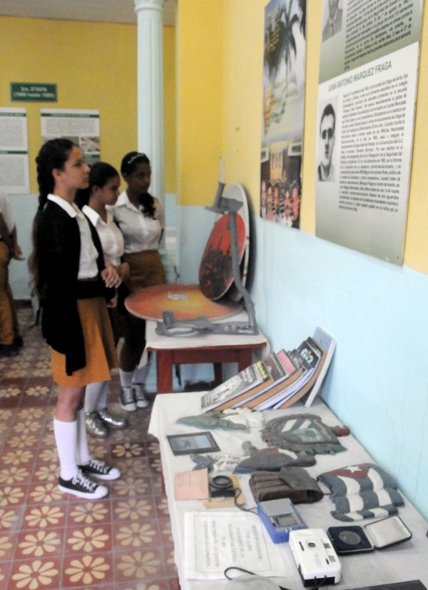 Cada martes, previa coordinación con el Organismo Político de la Delegación Provincial del Minint, un grupo de 25 estudiantes visita la sala. Foto: Orlando Durán Hernández/Adelante El honor del silencio