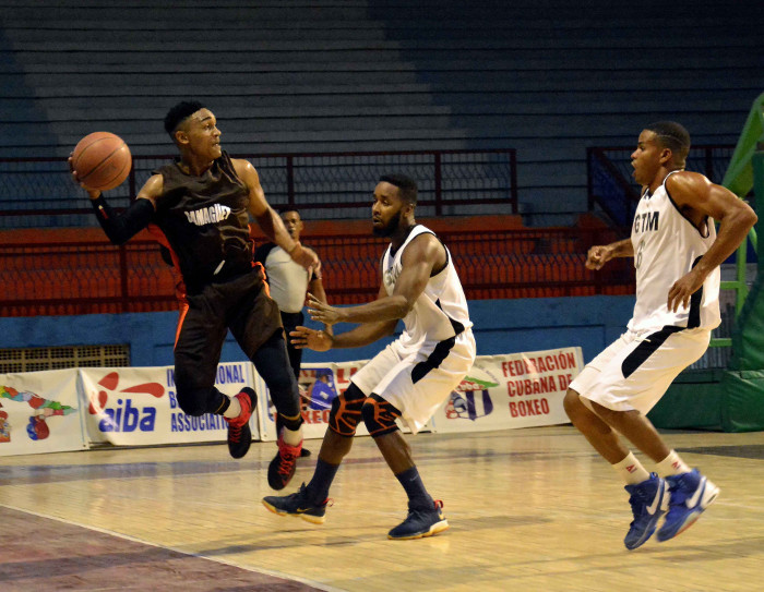 Fotos: Rodolfo Blanco Cué/ACN Camagüey estrena la casilla de victorias en la Liga Superior (+Fotos)