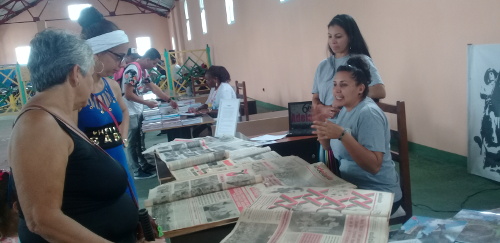Periódico Adelante en Feria del Libro camagüeyana