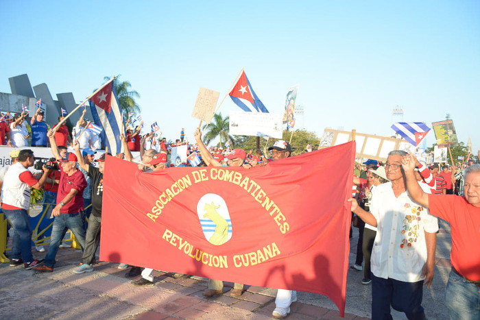 Los miembros camagüeyanos de la Asociación de Combatientes de la Revolución Cubana, fundada el 7 de diciembre de 1993, dicen presentes este primero de mayo.  