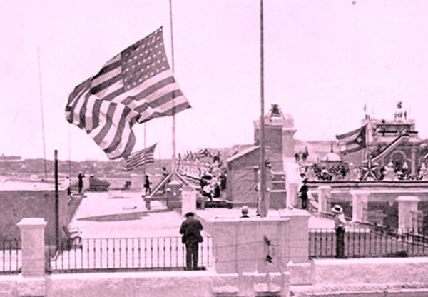 El 20 de mayo de 1902 las autoridades interventoras estadounidenses entregaron el poder al primer presidente cubano, Don Tomas Estrada Palma, en La Habana. Foto: Archivo La falsa independencia del 20 de mayo
