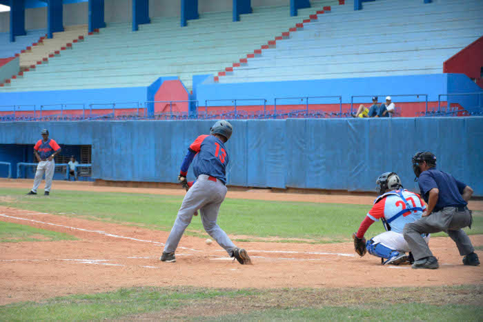 Fotos: Alejandro Rodríguez Leiva/ Adelante  Serie Nacional Sub-23: Nocao para despedir a los Tigres