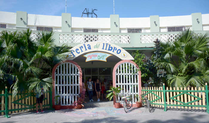 Fotos: Alejandro Rodríguez Leiva/ Adelante Páginas generosas con libros viejos