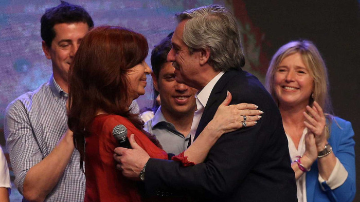 Fue un gran triunfo el alcanzado por Alberto y Cristina Fernández, como presidente y vicepresidenta de Argentina, que constituye un viraje en la correlación de fuerza en la región entre el neoliberalismo y la democracia. Foto: Tomada de rtve.es Contundente NO al neoliberalismo