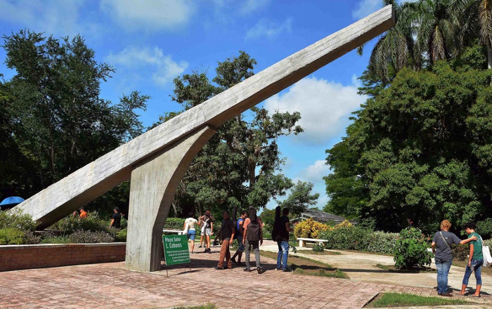 El Parque Botánico de Camagüey se caracteriza por la belleza natural del entorno y cuenta con numerosas especies de árboles y plantas ornamentales, la instalación tiene como fines principales la actividad científica, además de espacio para la recreación de la población. Foto: Rodolfo Blanco Cue / ACN Parque Botánico, ideal para disfrute de las familias