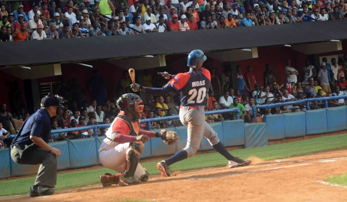 Las Avispas superaron 6-3 a los Toros. Foto: Miguel Rubiera Jústiz / ACN Perdió Camagüey, triple empate en Serie