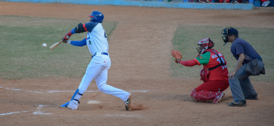 Toros superan a Leñadores con la suerte del séptimo