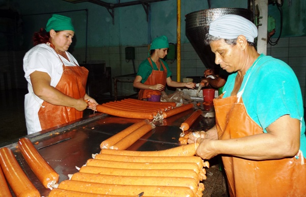 Acometen mejoras tecnológicas en unidades de la Empresa Cárnica 