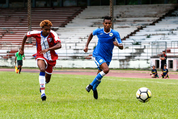 Las incorporaciones de Cruz (a la derecha) y Felipe Hurtado, quienes estaban en compromisos internacionales con la selección cubana, podrían ser un revulsivo para el cierre. Foto: Roberto Morejón / Jit Miuras en peligro de extinción