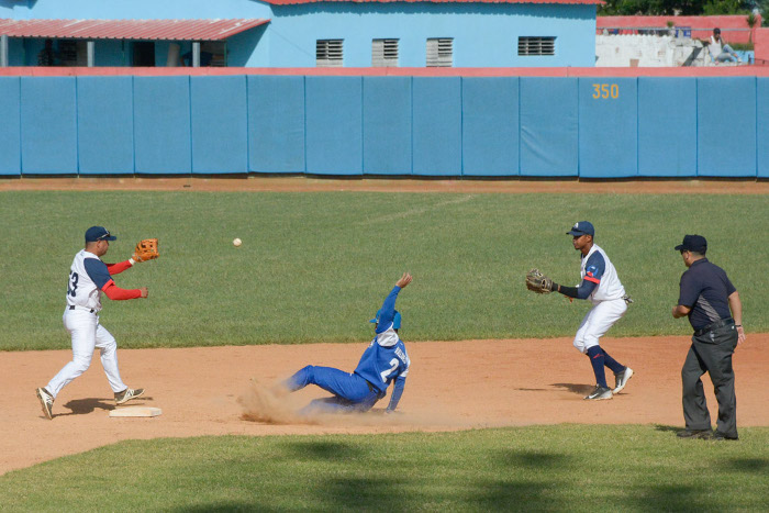 Fotos: Alejandro Rodríguez Leiva/Adelante Monólogo de Industriales en el Cándido