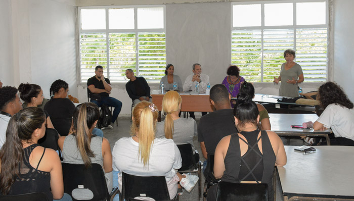 Fotos: Alejandro Rodríguez Leiva/Adelante ¿Qué es la poesía? Una lámpara