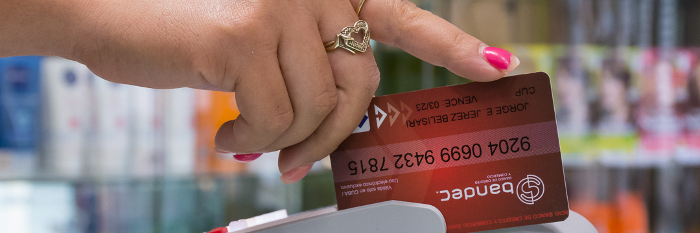 Acuden camagüeyanos a abrirse cuentas en USD
