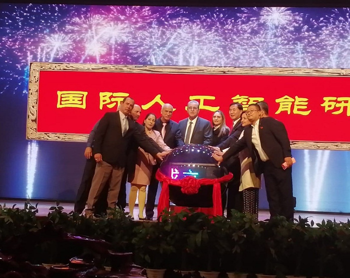 Photo: Taken from www.reduc.edu.cu José Ramón Saborido receives the category of guest professor in Chinese university