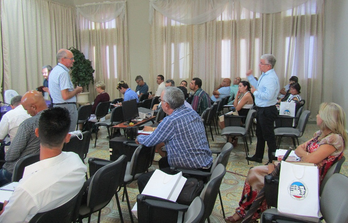 Universidades de Camagüey y Bélgica investigan contra el cáncer