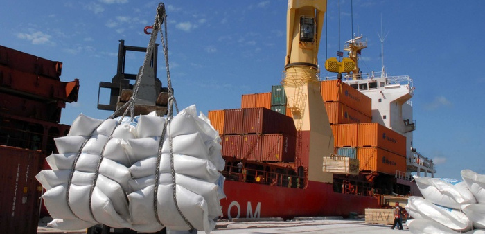 Puerto de Nuevitas contribuye a la distribución de alimentos en varias provincias