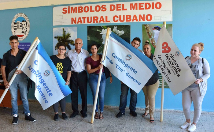 Abanderamiento de contingentes universitarios que apoyarán la implementación de las medidas del Gobierno en el control de los precios topados en mercados agropecuarios y el transporte.  Foto: Rodolfo Blanco Cué/ACN Apoyarán universitarios camagüeyanos tareas de importancia socioeconómica