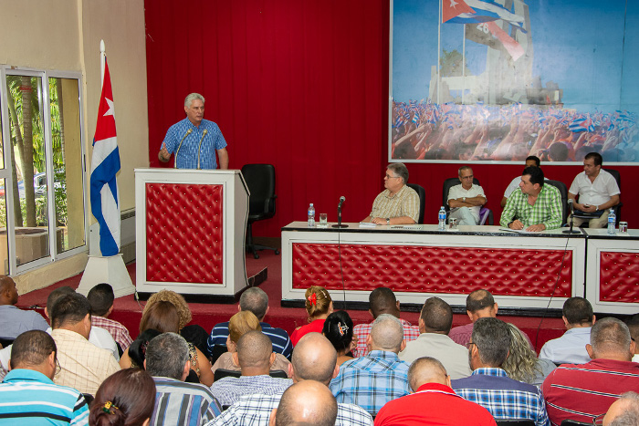 The Cubans will continue to be a happy, laborious and creative people, said Díaz-Canel. Photos: Leandro Pérez Pérez / Adelante Camagüey maintains vitality despite contingencies, recognizes Díaz-Canel